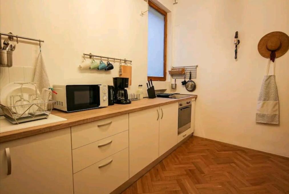 Square - Old Town Apartment *